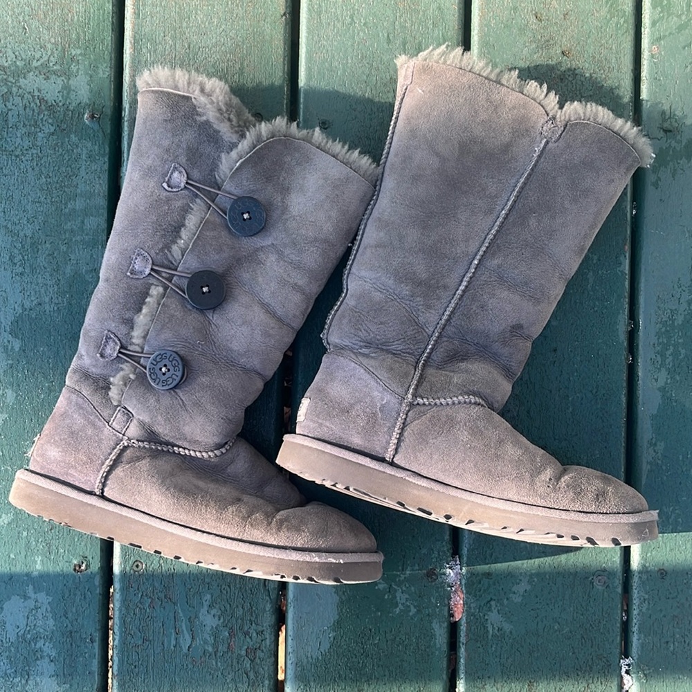 UGG Bailey Triple Button Grey Classic Tall Autumn Winter Boots size 9